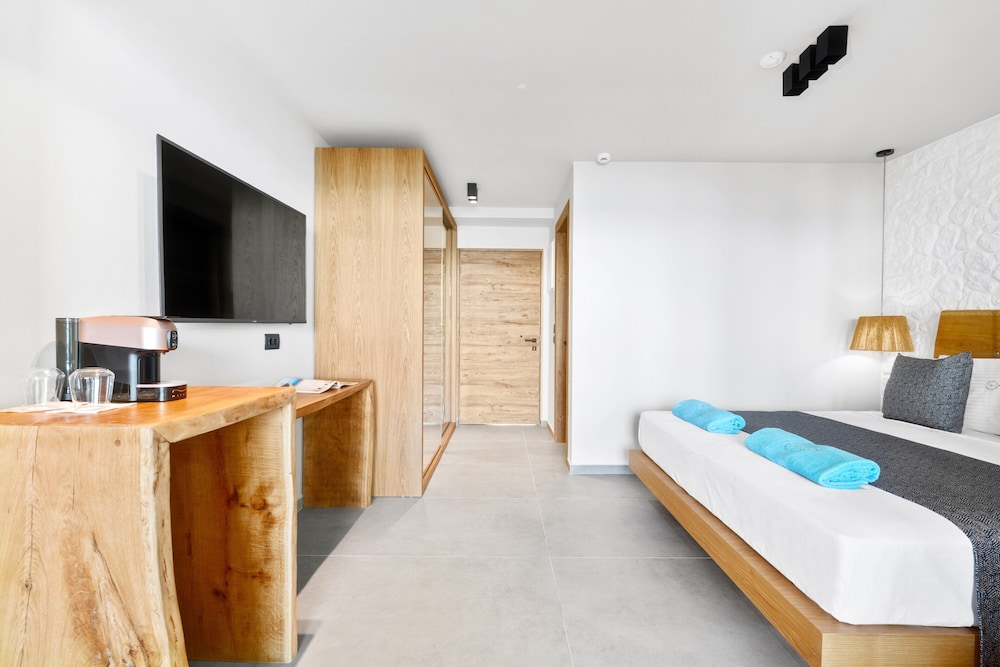 Emily's Luxury Suites 5★ - Image 11