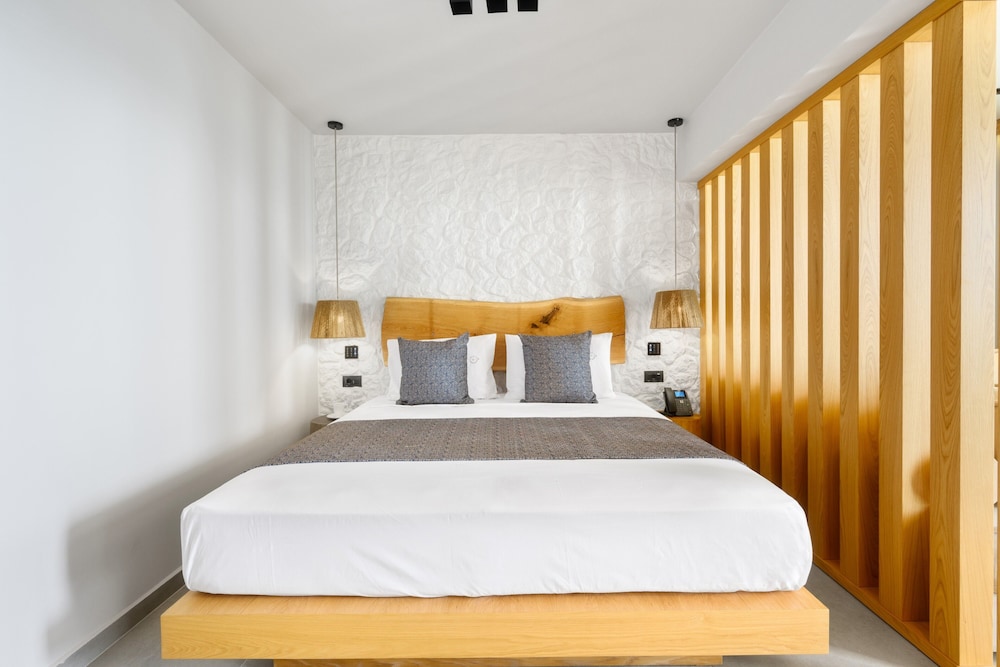 Emily's Luxury Suites 5★ - Image 12