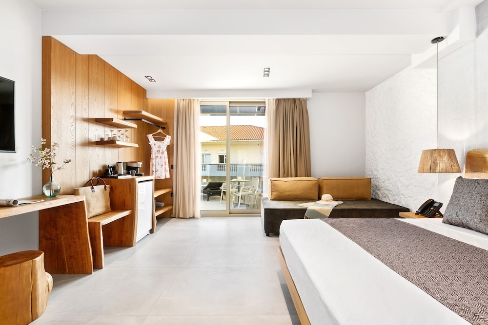 Emily's Luxury Suites 5★ - Image 13