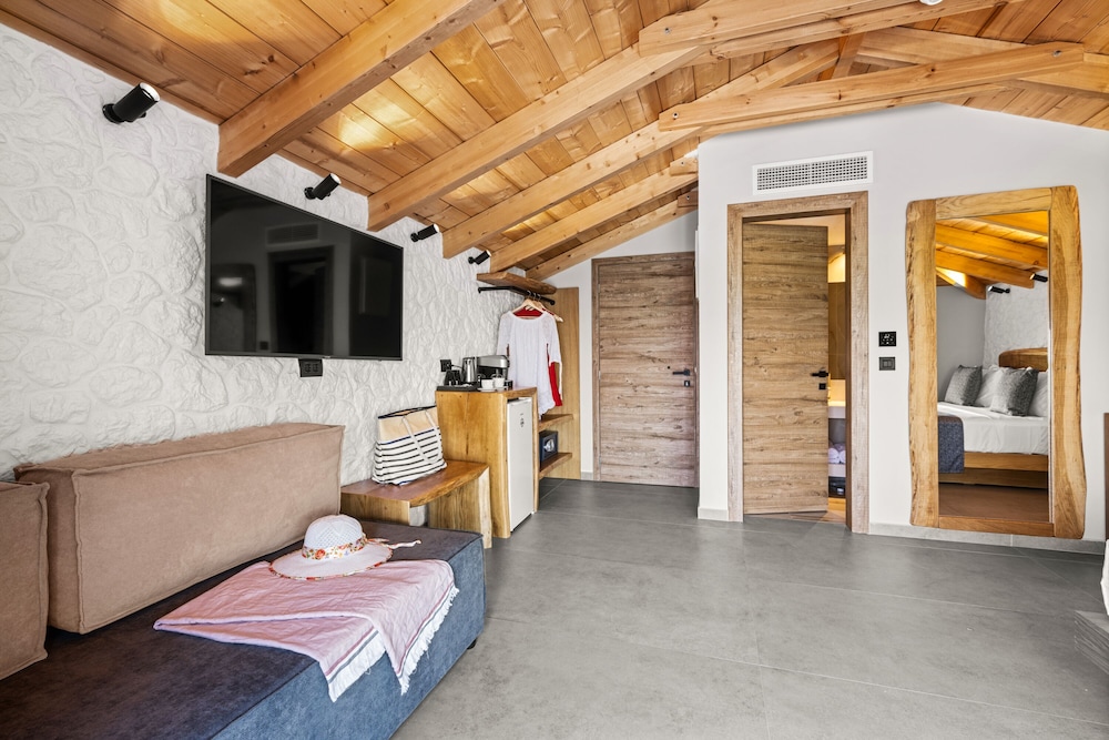 Emily's Luxury Suites 5★ - Image 20