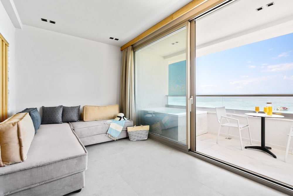 Emily's Luxury Suites 5★ - Image 23