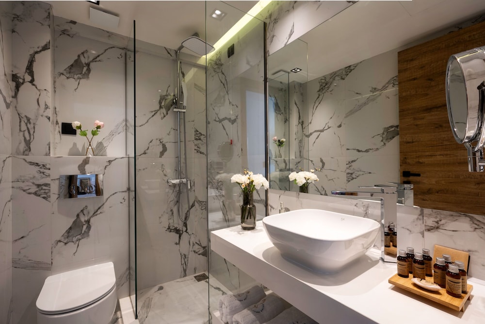 Emily's Luxury Suites 5★ - Image 28