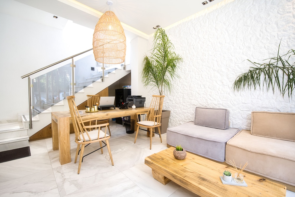 Emily's Luxury Suites 5★ - Image 4