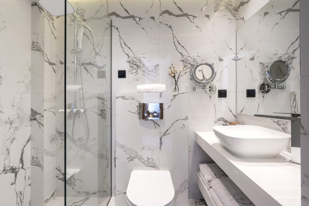 Emily's Luxury Suites 5★ - Image 31