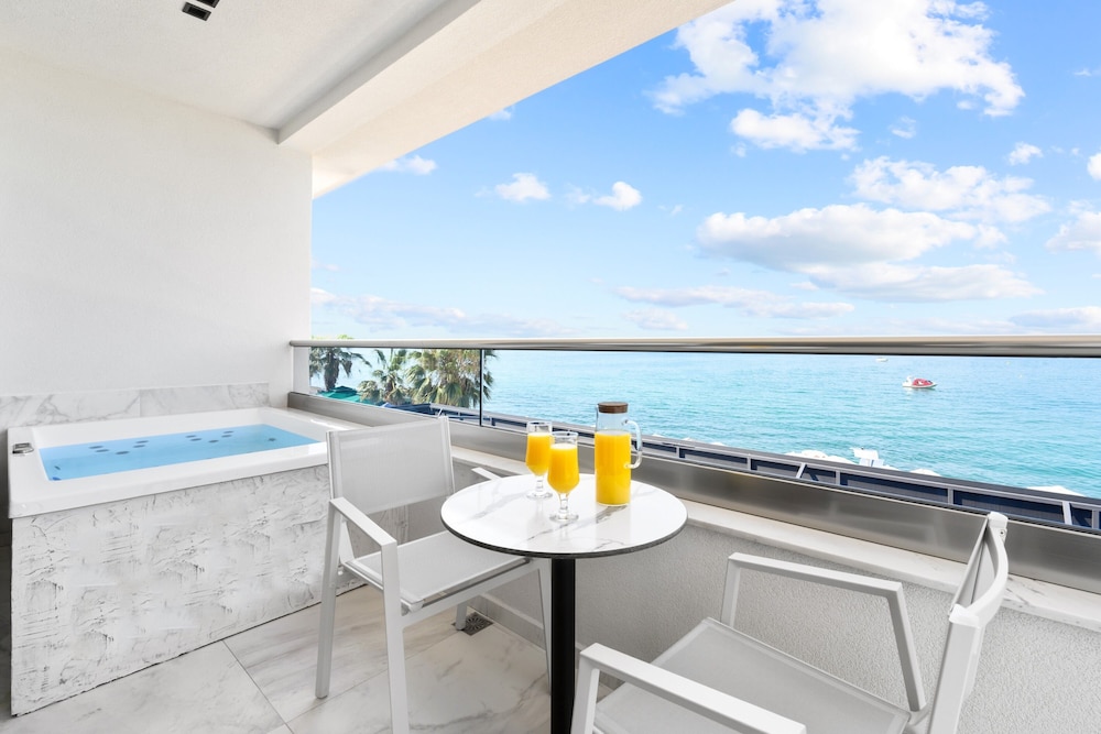 Emily's Luxury Suites 5★ - Image 33