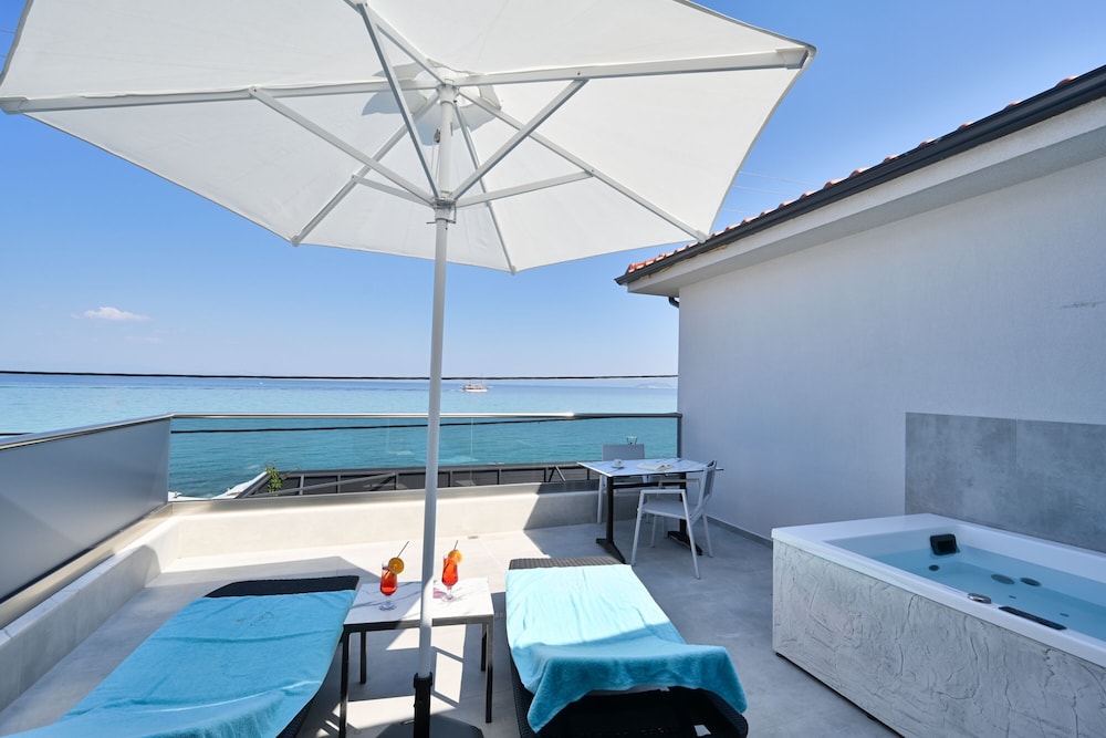 Emily's Luxury Suites 5★ - Image 34