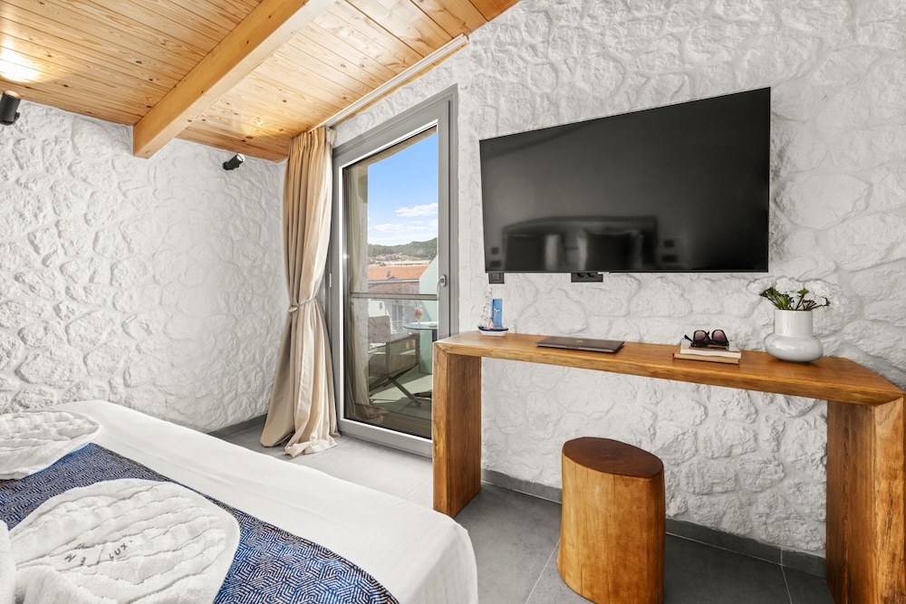 Emily's Luxury Suites 5★