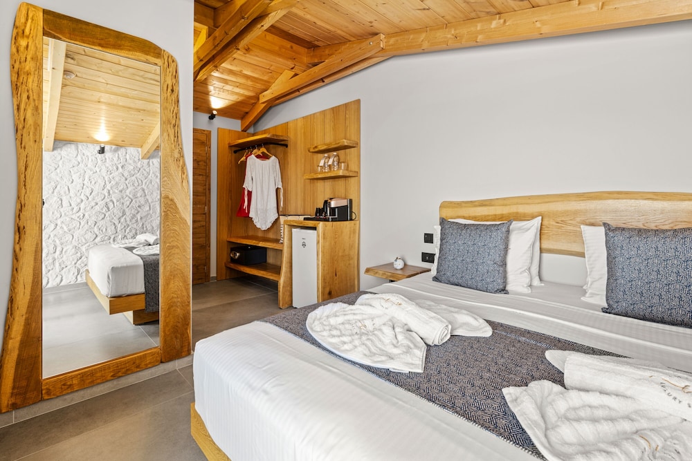 Emily's Luxury Suites 5★ - Image 6