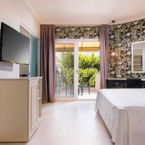 Neikos Mediterraneo Luxury Suites